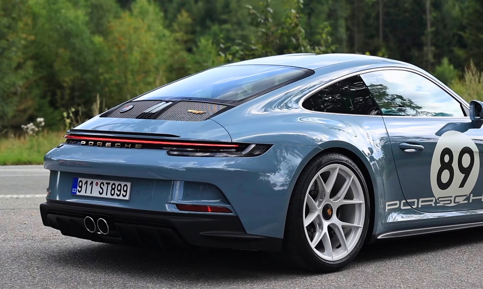 Modré Porsche 911 S/T s ochrannou fólií IONXppf